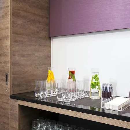 Sheraton Westpark מלון 4*