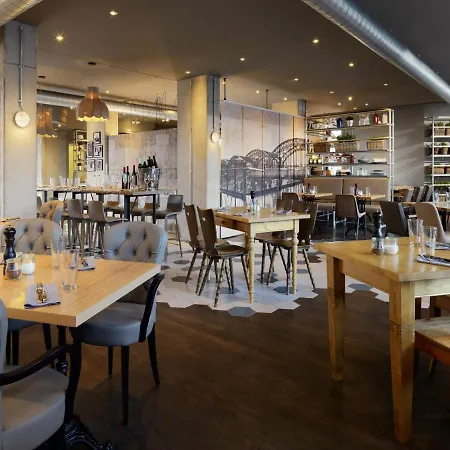 Sheraton Westpark מלון 4*