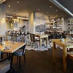 Sheraton Westpark Hotel 4*